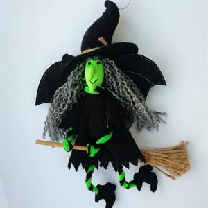 Daisy Chain Designs Agnes The Witch Pattern & Starter Kit - 135719