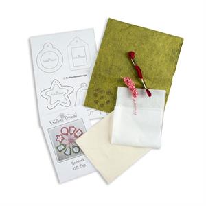 Daisy Chain Designs Green Woolfelt Redwork Gift Tags Pattern and Starter Kit - 155725