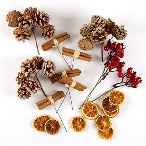 Dawn Bibby Snowy Pinecones, Cinnamon, Red Berries & Orange Slices - 540900