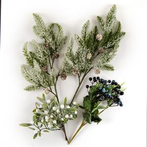 Dawn Bibby Spruce, Mistletoe & Berries - 870432